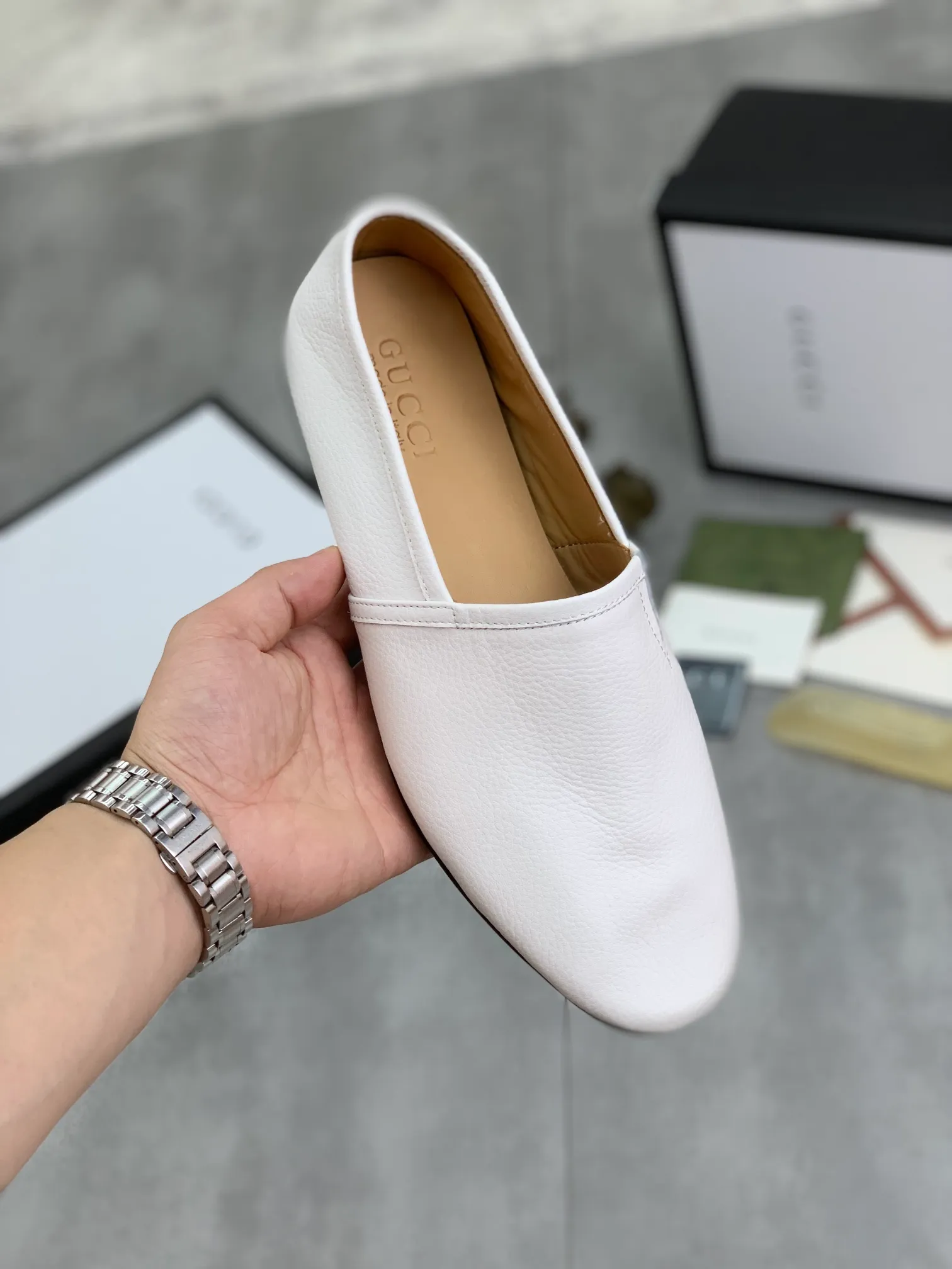 Men's Men's Shoes 💰P500💰【New Style】Water-dyed Niuli Gucci's most popular selection of lazy slip-on leather shoes (Gucci) official website latest Gucci lazy leather shoes, hot style 💥 simple and elegant style, exclusive for trendy men. Unique official website latest brand original double G embossing Elements 👑 Original Gucci decoration, fashionable and elegant, fabric original calfskin ✅ fully imported first-layer cowhide lining, official website designated wear-resistant, rubber business outsole, classic model taken at the counter in real life 🎬38-44 Black brown white optional